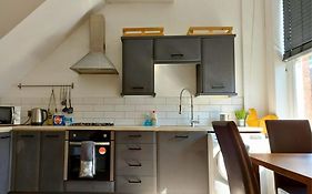 Large Studio Room In City Centre